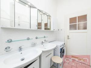 Pronájem bytu 4+1, Praha - Dejvice, Nad Šárkou, 150 m2