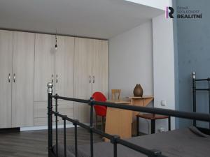 Pronájem bytu 2+1, Karlovy Vary, K. Čapka, 56 m2
