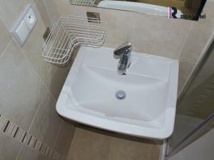 Pronájem bytu 2+1, Karlovy Vary, K. Čapka, 56 m2
