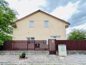 Prodej rodinného domu, Tišice, Luční, 240 m2