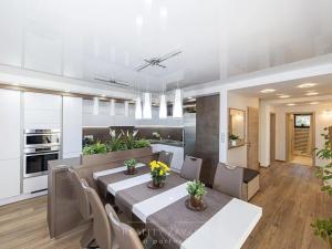 Prodej ordinace, Praha - Suchdol, Osvobození, 314 m2