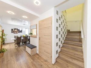 Prodej ordinace, Praha - Suchdol, Osvobození, 314 m2