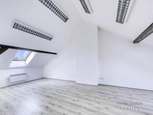 Pronájem kanceláře, Praha - Holešovice, U Výstaviště, 177 m2