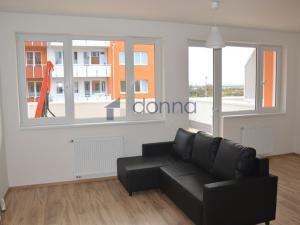 Pronájem bytu 1+kk, Praha - Kyje, Sicherova, 31 m2