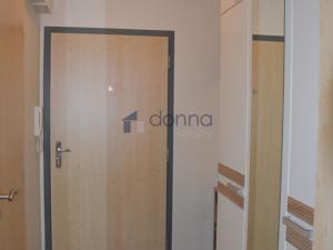 Pronájem bytu 1+kk, Praha - Kyje, Sicherova, 31 m2