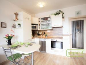 Pronájem bytu 2+kk, Brno - Žebětín, Křepelčí, 45 m2