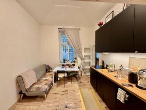 Pronájem bytu 1+kk, Praha - Holešovice, Letohradská, 23 m2