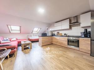 Prodej ubytování, Hovorčovice, Hlavní, 350 m2