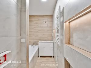 Prodej bytu 3+1, Jindřichův Hradec, sídliště Vajgar, 62 m2