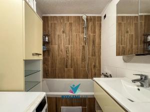 Prodej bytu 3+1, Teplice, Fibichova, 77 m2