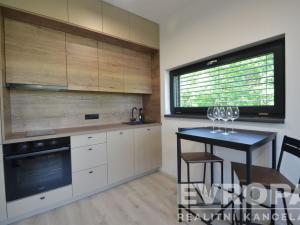Pronájem bytu 1+kk, Praha - Malešice, Azzoniho, 37 m2