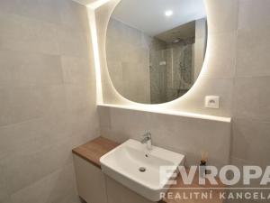 Pronájem bytu 1+kk, Praha - Malešice, Azzoniho, 37 m2
