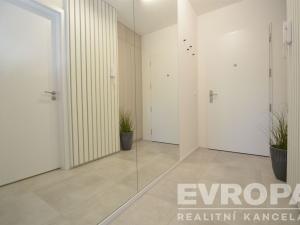 Pronájem bytu 1+kk, Praha - Malešice, Azzoniho, 37 m2