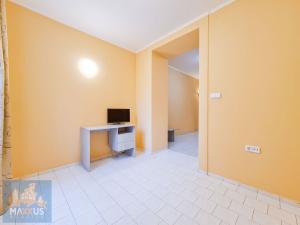 Pronájem bytu 1+kk, Praha - Řepy, Karlovarská, 35 m2