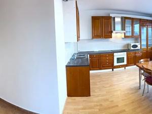 Pronájem bytu 3+1, Praha - Kobylisy, Čimická, 108 m2