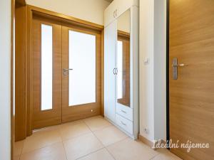 Pronájem bytu 2+kk, Praha - Vysočany, Sousedíkova, 57 m2