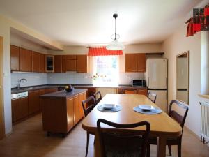 Prodej rodinného domu, Česká Lípa - Dolní Libchava, 210 m2