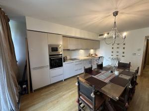 Prodej bytu 3+kk, Praha - Žižkov, Ke kapslovně, 93 m2
