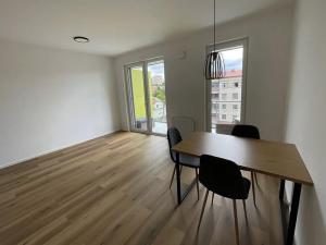 Pronájem bytu 2+kk, Praha - Horní Měcholupy, Milánská, 55 m2