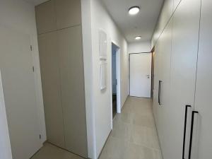 Pronájem bytu 2+kk, Praha - Horní Měcholupy, Milánská, 55 m2