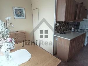 Prodej bytu 3+1, Studená, Komenského, 81 m2