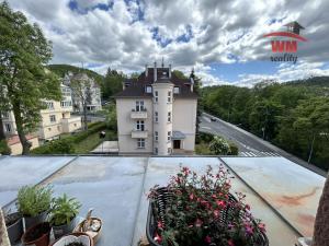 Prodej bytu 4+1, Karlovy Vary, Palackého náměstí, 93 m2