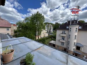 Prodej bytu 4+1, Karlovy Vary, Palackého náměstí, 93 m2