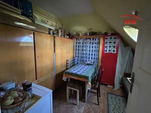 Prodej bytu 4+1, Karlovy Vary, Palackého náměstí, 93 m2