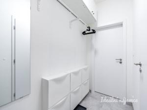Pronájem bytu 1+kk, Praha - Kyje, Za černým mostem, 24 m2