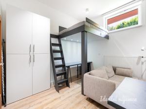 Pronájem bytu 1+kk, Praha - Černý Most, Rudolfa Holeky, 27 m2