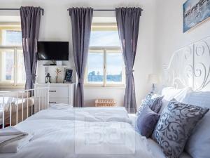 Pronájem bytu 1+kk, Praha - Malá Strana, Cihelná, 47 m2
