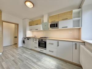 Prodej bytu 2+1, Krnov - Pod Cvilínem, Zeyerova, 70 m2