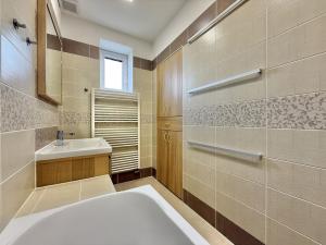 Prodej bytu 2+1, Krnov - Pod Cvilínem, Zeyerova, 70 m2