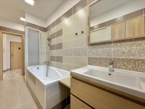 Prodej bytu 2+1, Krnov - Pod Cvilínem, Zeyerova, 70 m2