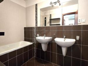 Pronájem bytu 2+kk, Praha - Hrdlořezy, Nad Smetankou, 68 m2
