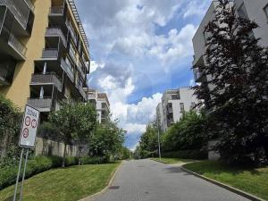 Pronájem bytu 2+kk, Praha - Hrdlořezy, Nad Smetankou, 68 m2