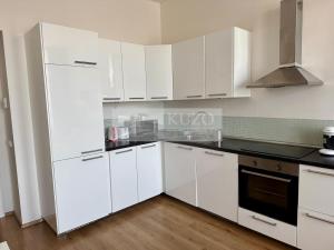 Pronájem bytu 2+kk, Praha - Holešovice, Strojnická, 56 m2
