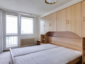 Pronájem bytu 4+1, Praha - Bohnice, Feřtekova, 82 m2