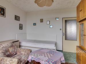 Pronájem bytu 4+1, Praha - Bohnice, Feřtekova, 82 m2