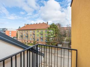 Pronájem bytu 2+kk, Praha - Kobylisy, Pakoměřická, 42 m2