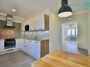 Pronájem bytu 2+kk, Praha - Troja, Na Šutce, 56 m2