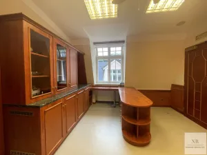Pronájem obchodního prostoru, Karlovy Vary, Divadelní náměstí, 200 m2