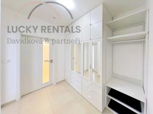 Pronájem bytu 1+kk, Praha - Hloubětín, Za černým mostem, 32 m2