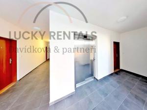 Pronájem bytu 1+kk, Praha - Hloubětín, Za černým mostem, 32 m2