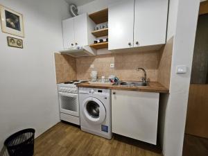 Pronájem bytu 2+kk, Praha - Prosek, Na pokraji, 54 m2
