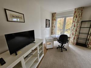 Pronájem bytu 2+kk, Praha - Prosek, Na pokraji, 54 m2