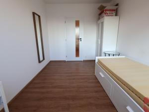 Pronájem bytu 2+kk, Praha - Kobylisy, Slancova, 45 m2
