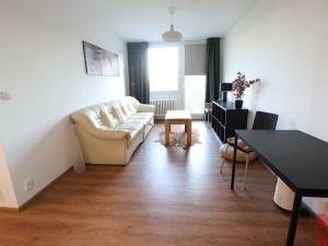 Pronájem bytu 2+kk, Praha - Kobylisy, Slancova, 45 m2