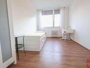 Pronájem bytu 2+kk, Praha - Kobylisy, Slancova, 45 m2
