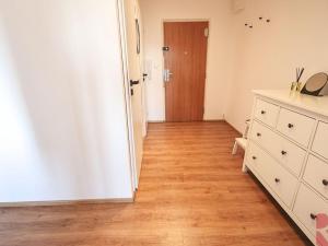 Pronájem bytu 2+kk, Praha - Kobylisy, Slancova, 45 m2